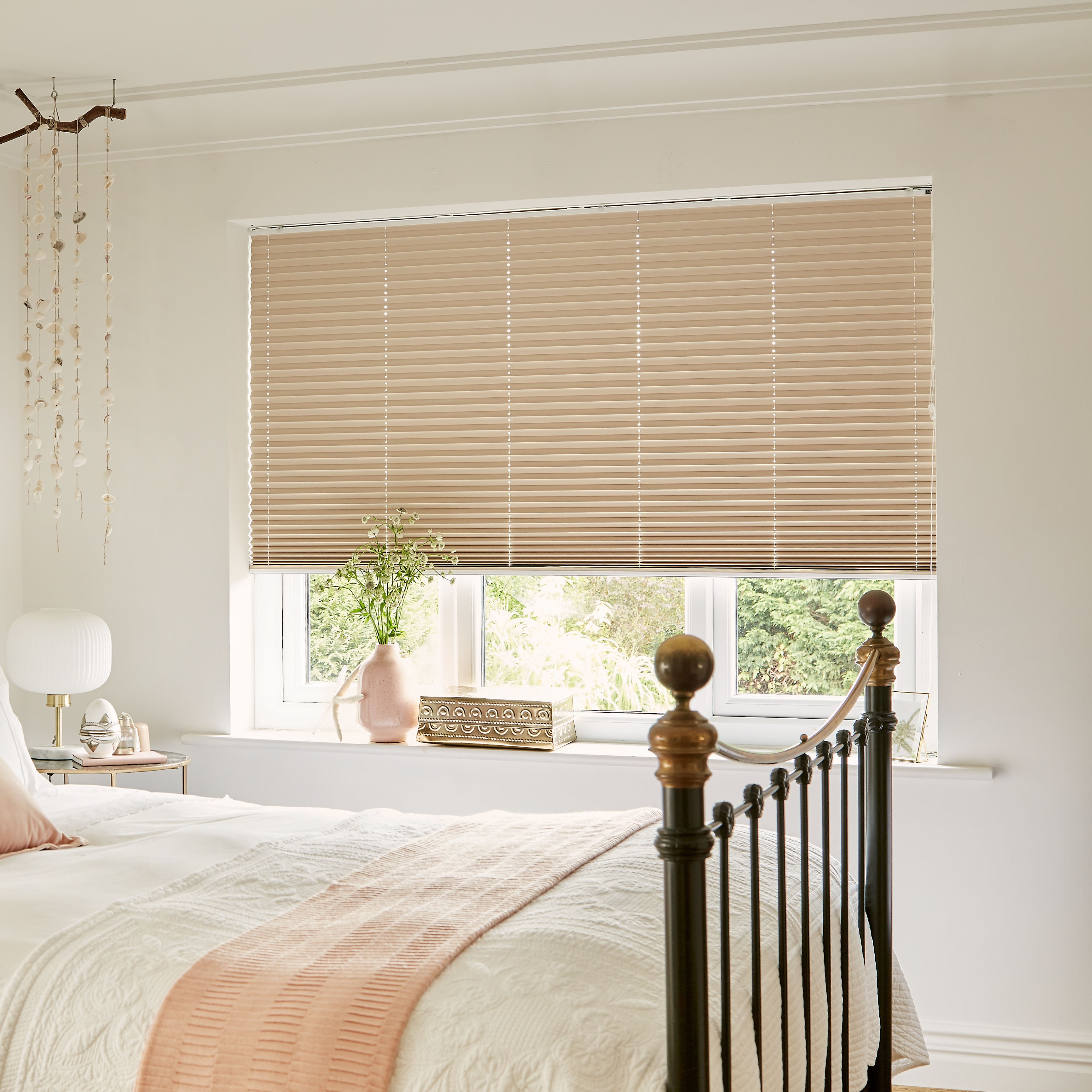 free-hang-wilton-peach-black-out-arena-pleated-shoot-cheadle-32105-2-sq.jpg
